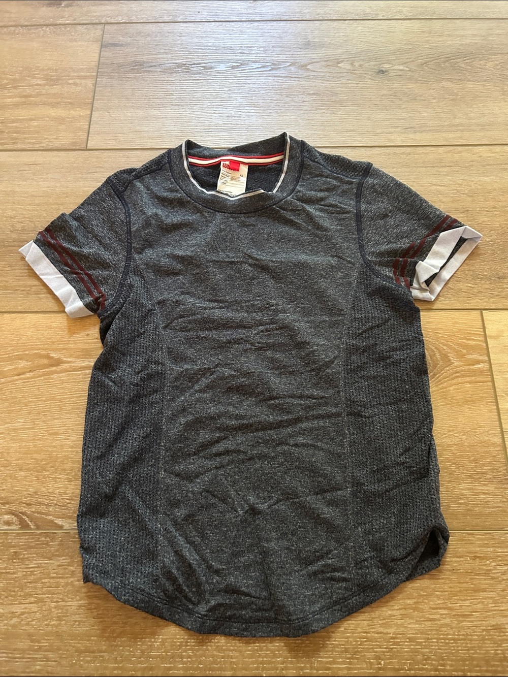 Wilson women’s Charcoal Heather Short Sleeve Crew with Stripe Trim - new